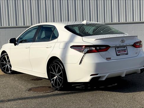 Used 2022 Toyota Camry SE FWD image 15