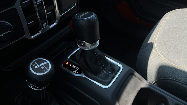 Used 2025 Jeep Gladiator Sport AWD/4WD image 18