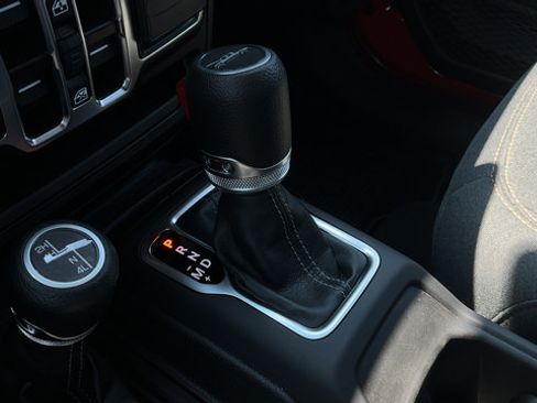 Used 2025 Jeep Gladiator Sport AWD/4WD image 18