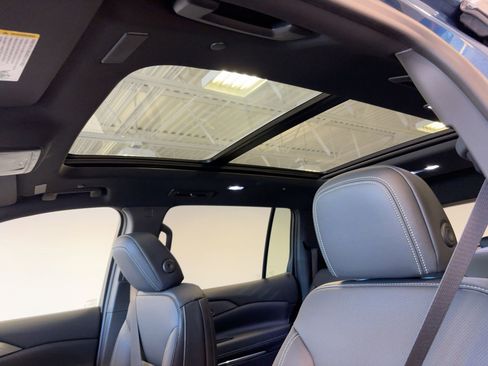 New 2026 Chevrolet Traverse LT w/ Sun and Wheel Package image 15