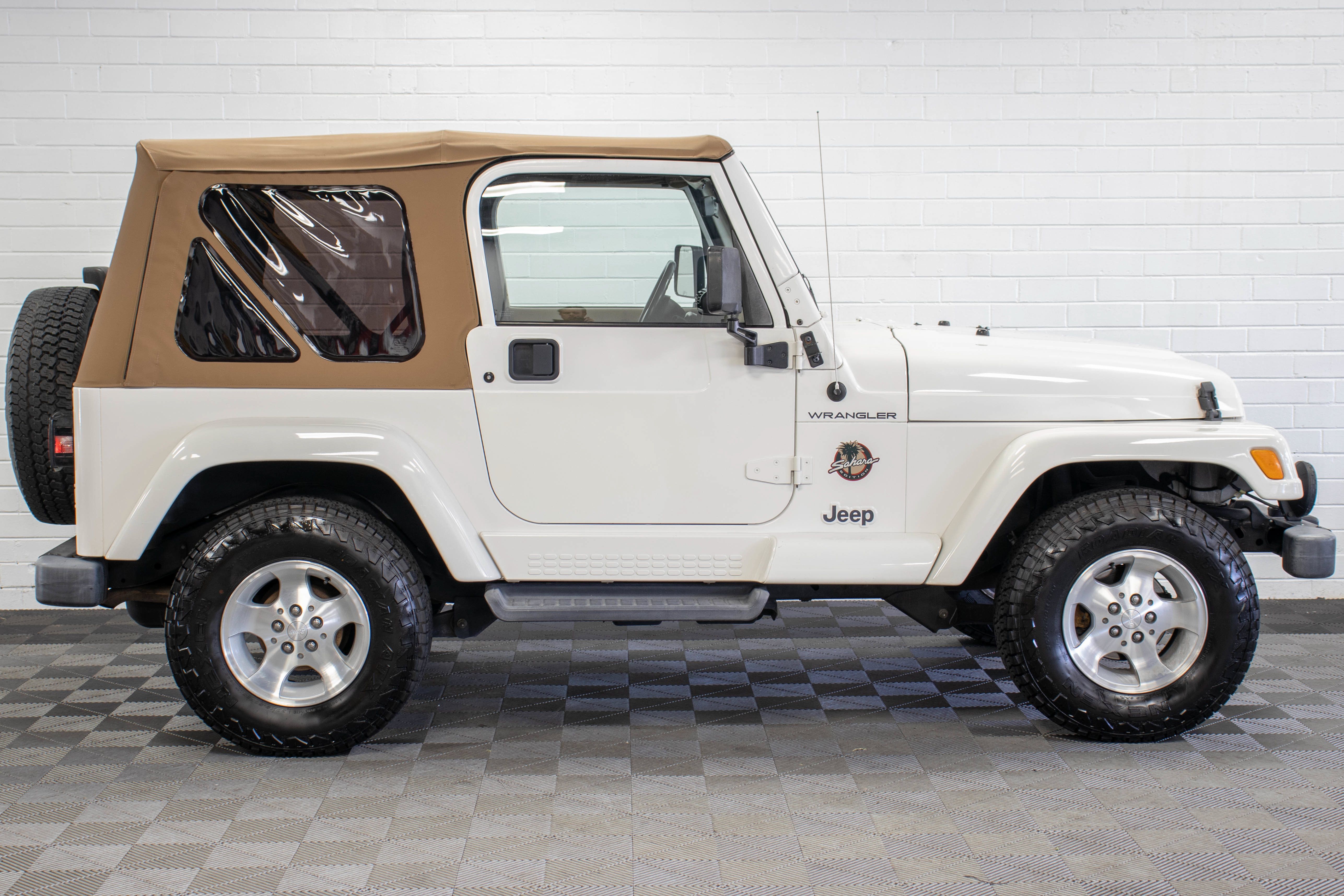 Used 2002 Jeep Wrangler Sahara AWD/4WD image 2