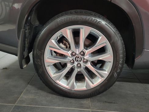 Used 2023 Toyota Highlander Limited image 6