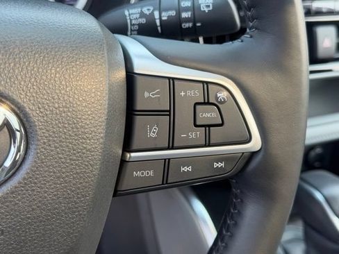 Used 2022 Toyota Highlander Platinum AWD/4WD image 25