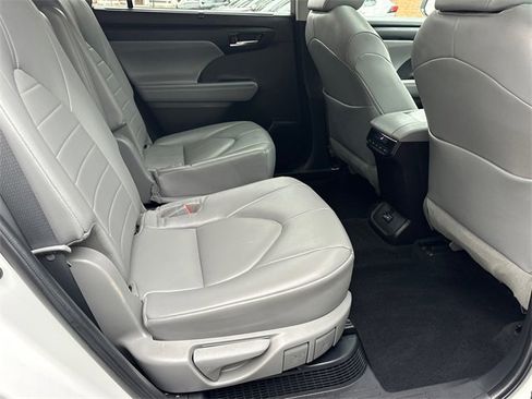 Certified 2022 Toyota Highlander XLE image 15