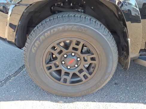 Used 2024 Toyota 4Runner TRD Off-Road Premium image 9