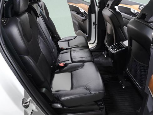 Used 2022 Volvo XC90 T6 Momentum w/ Advanced Package image 37