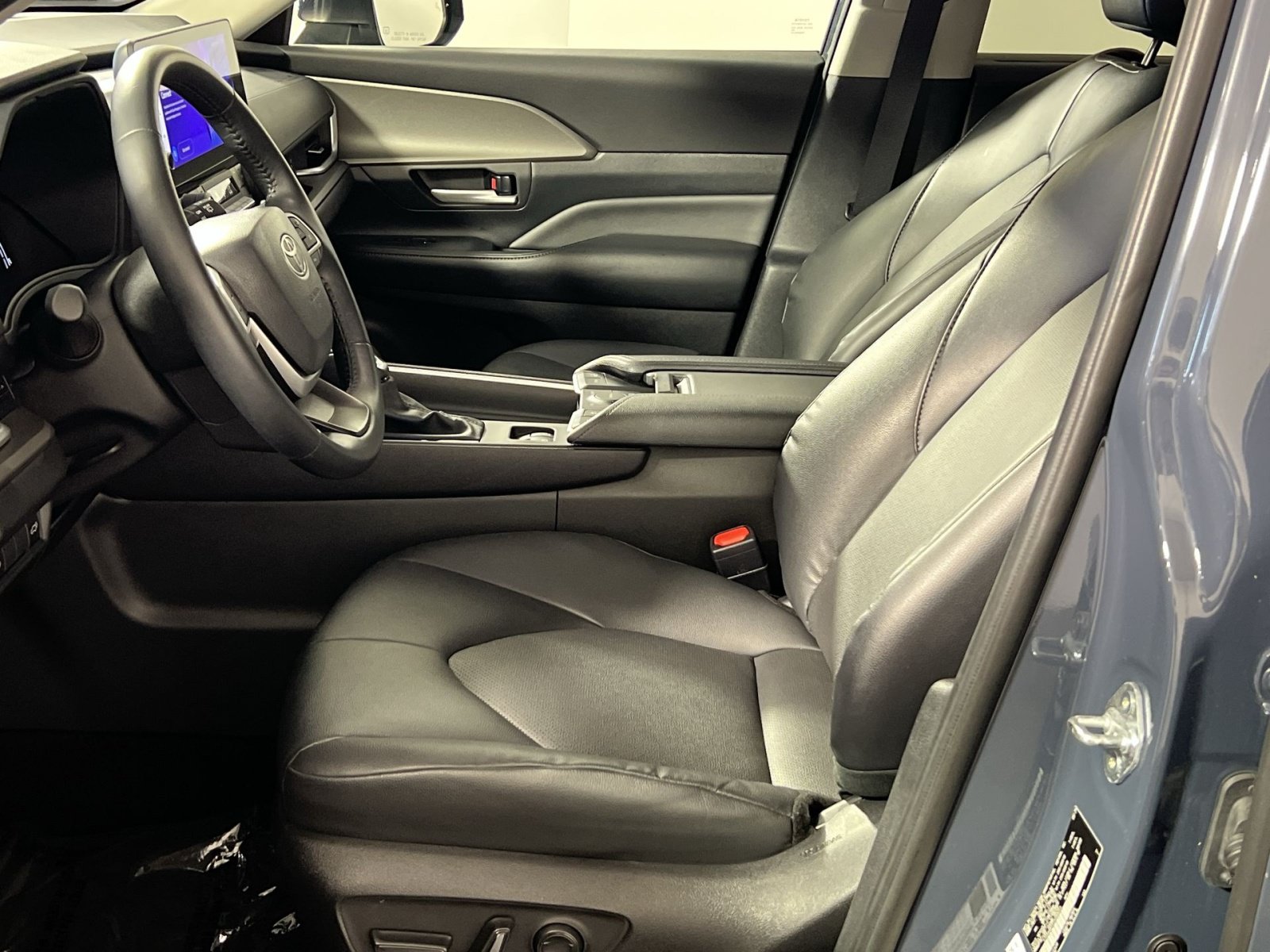 Used 2025 Toyota Grand Highlander AWD image 11
