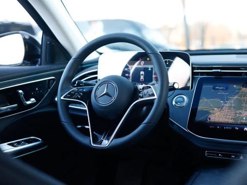 Used 2026 Mercedes-Benz E 350 4MATIC Sedan image 21