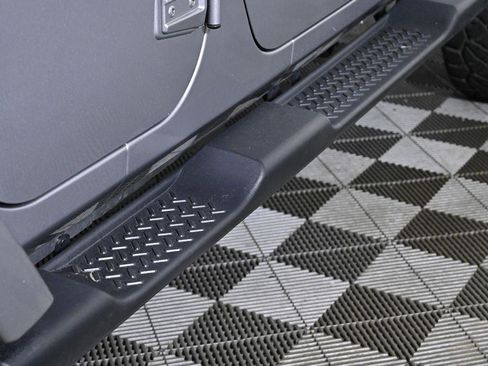 Used 2016 Jeep Wrangler Unlimited Sahara image 13