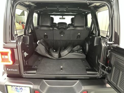 Used 2022 Jeep Wrangler Unlimited Rubicon w/ Steel Bumper Group AWD/4WD image 24