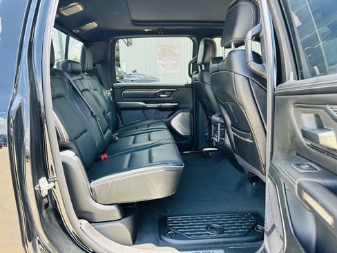 Used 2020 RAM 1500 Limited w/ Black Appearance Package AWD/4WD image 33
