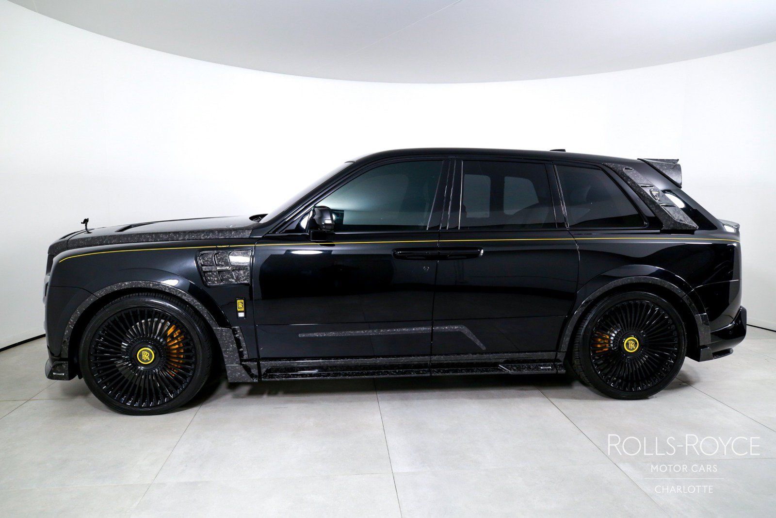 Used 2025 Rolls-Royce Cullinan AWD/4WD image 3