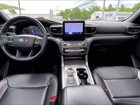 Used 2020 Ford Explorer XLT w/ Equipment Group 202A AWD/4WD image 15