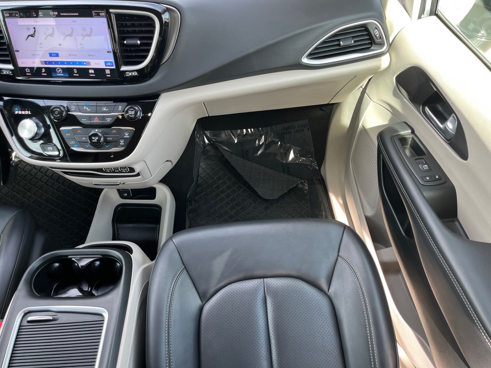 Used 2024 Chrysler Pacifica Touring-L FWD image 15