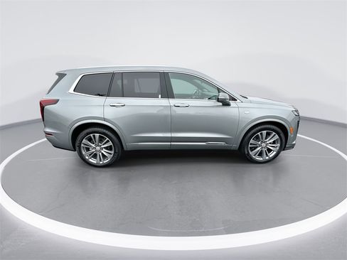 Used 2025 Cadillac XT6 Premium Luxury image 9