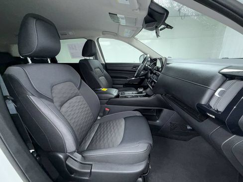 Used 2024 Nissan Pathfinder SV w/ Lighting Package (N92) AWD/4WD image 7
