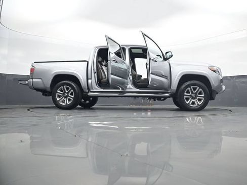 Used 2019 Toyota Tacoma Limited AWD/4WD image 33