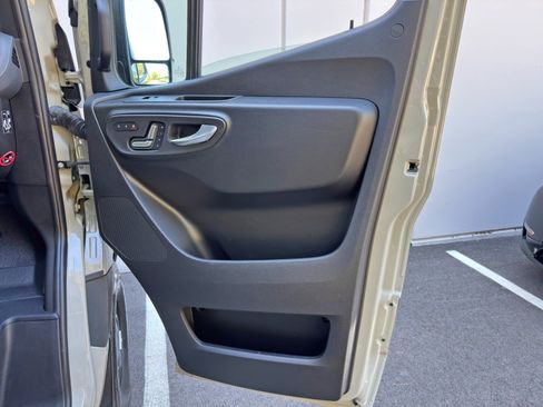 Used 2023 Mercedes-Benz Sprinter 2500 image 35
