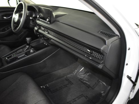 Certified 2024 Honda Accord EX image 40