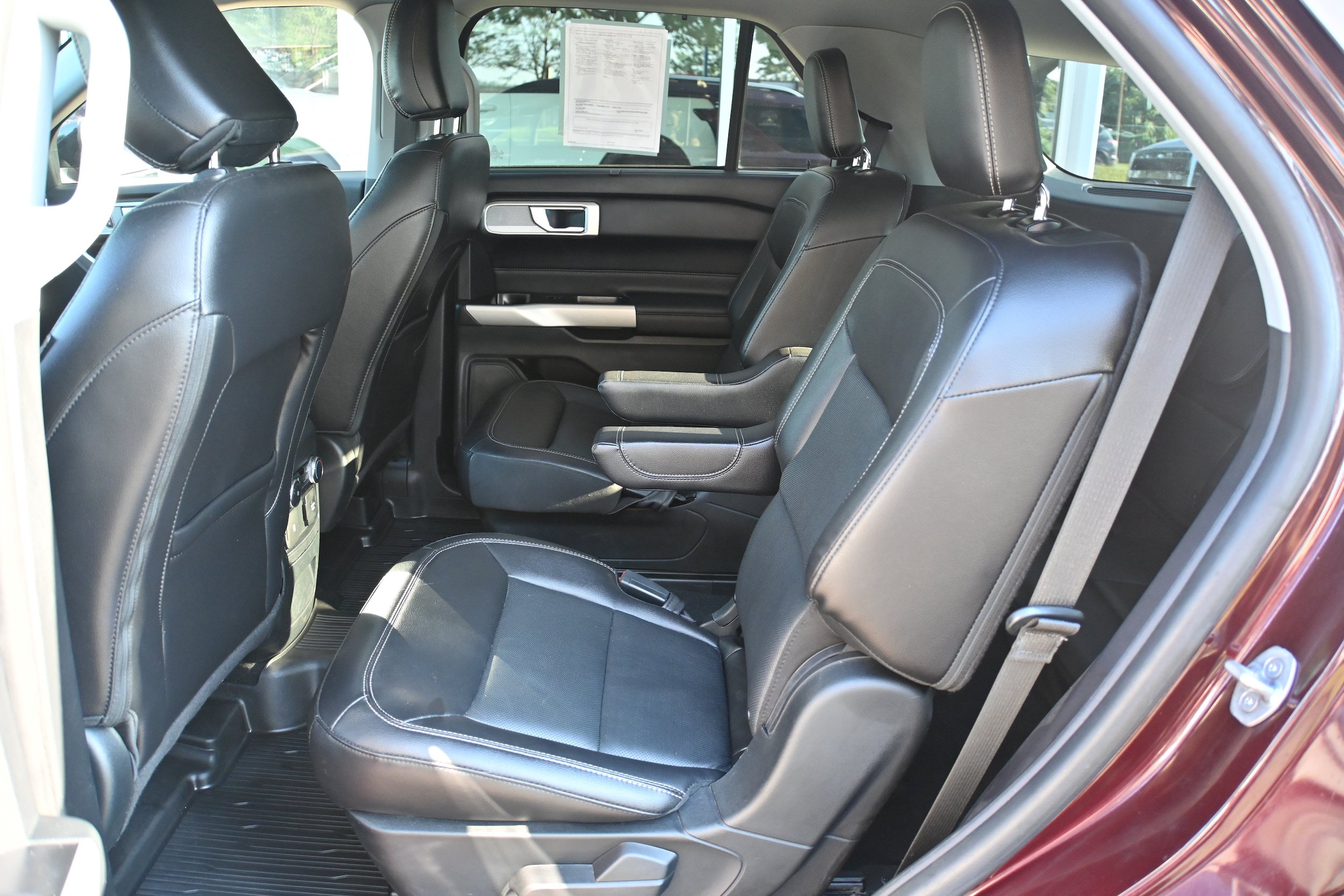 Used 2022 Ford Explorer Limited w/ Equipment Group 301A AWD/4WD image 17
