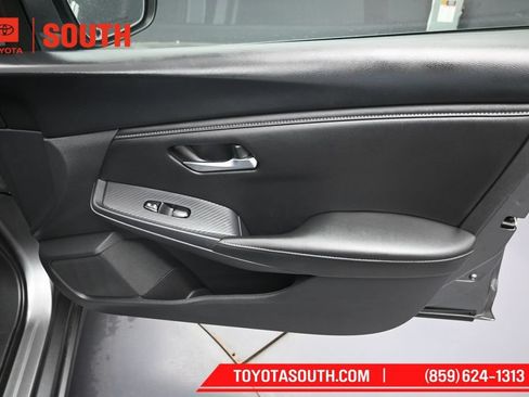 Used 2024 Nissan Sentra SV FWD image 29