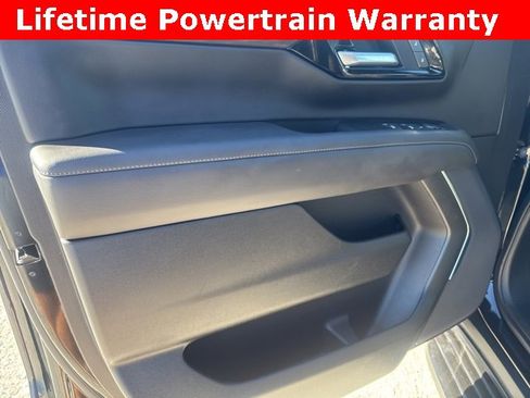 Used 2025 Chevrolet Suburban LS image 24