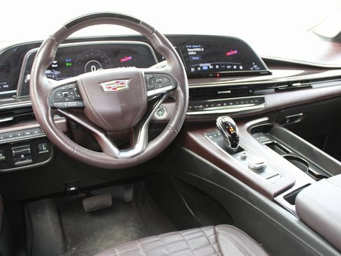 Used 2024 Cadillac Escalade ESV Sport Platinum w/ Heavy-Duty Trailer Package image 5