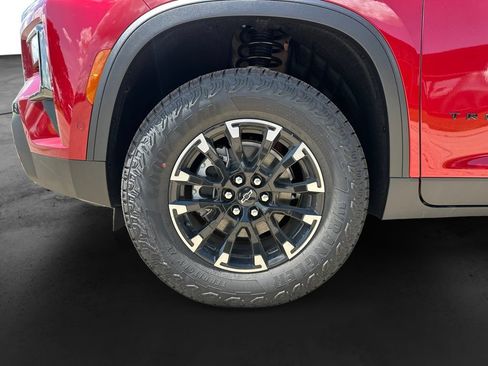 New 2026 Chevrolet Traverse Z71 w/ Enhanced Driving Package AWD/4WD image 11