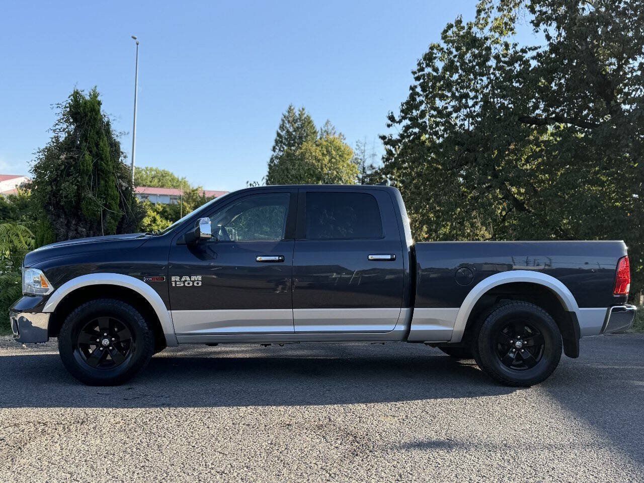 Used 2016 RAM 1500 Laramie w/ Convenience Group AWD/4WD image 4