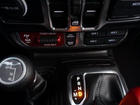 Used 2025 Jeep Wrangler Unlimited Rubicon image 17