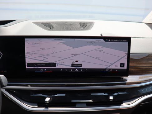 Used 2025 BMW X7 xDrive40i w/ Premium Package image 26