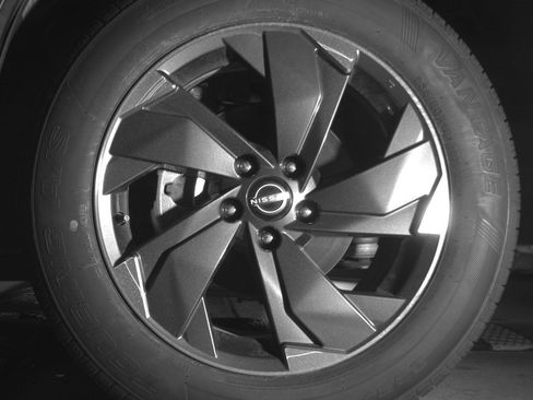 Used 2025 Nissan Rogue SV AWD/4WD image 12