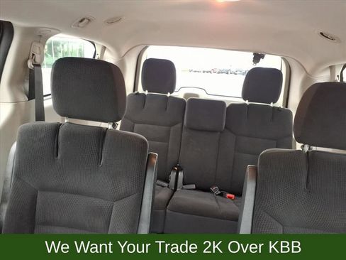 Used 2018 Dodge Grand Caravan SE w/ UConnect Hands-Free Group image 25