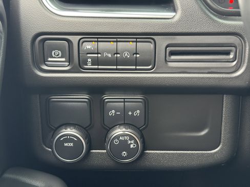 Certified 2023 Chevrolet Suburban Premier image 33