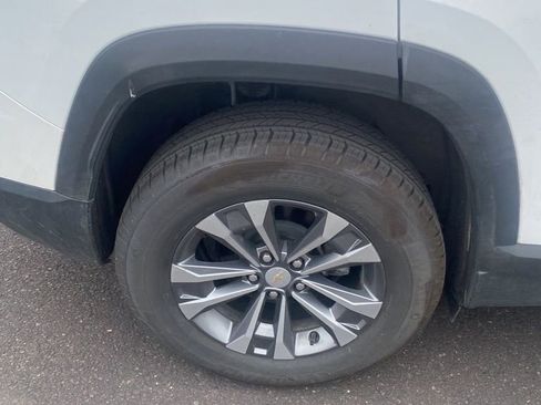 Used 2026 Chevrolet Equinox LT AWD/4WD image 14