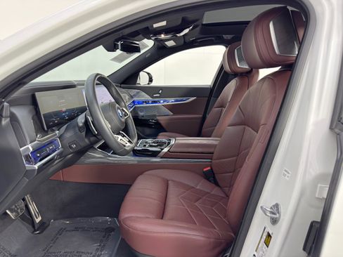 Used 2023 BMW i7 xDrive60 w/ Executive Package 2 AWD/4WD image 16