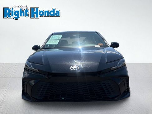Used 2025 Toyota Camry SE FWD image 10