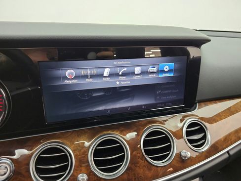 Used 2017 Mercedes-Benz E 300 image 18