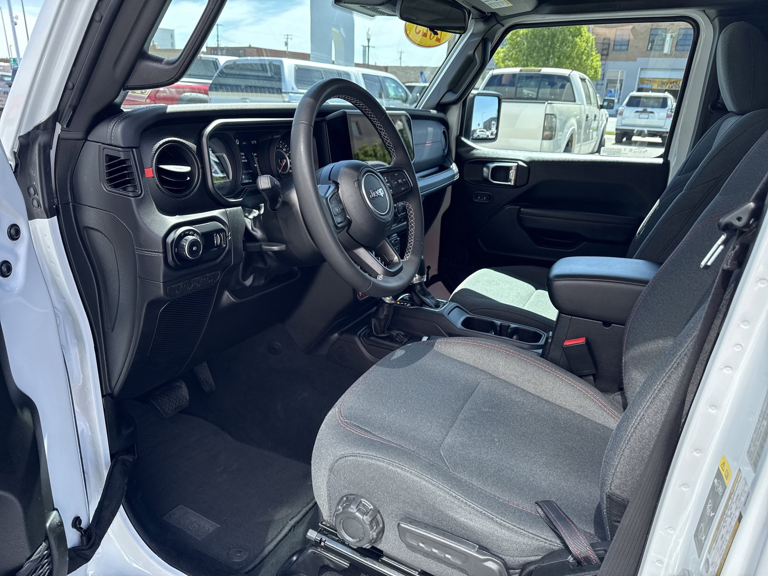 Used 2025 Jeep Wrangler Unlimited Rubicon AWD/4WD image 2