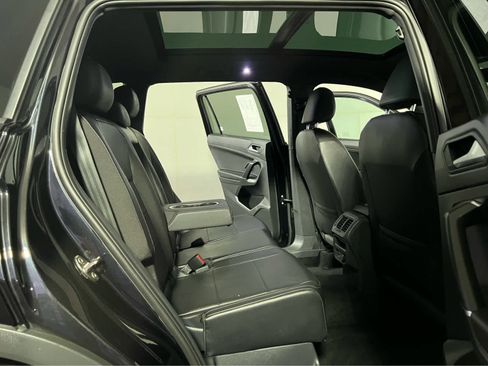 Used 2020 Volkswagen Tiguan SE R-Line AWD/4WD image 28