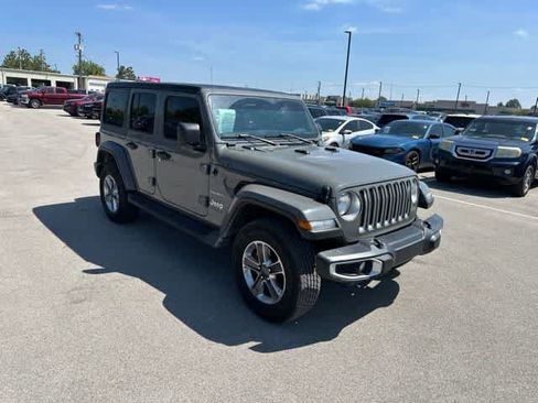 Used 2022 Jeep Wrangler Unlimited Sahara w/ Cold Weather Group AWD/4WD image 13