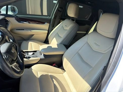 Used 2019 Cadillac XT5 Luxury w/ LPO, Radiant Package FWD image 11