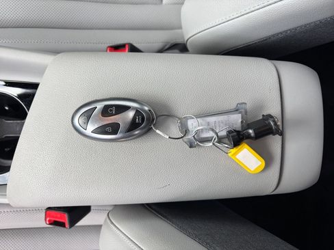 Used 2025 Hyundai Elantra Limited image 22