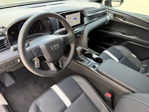 Used 2026 Toyota Camry SE w/ Convenience Package FWD image 10