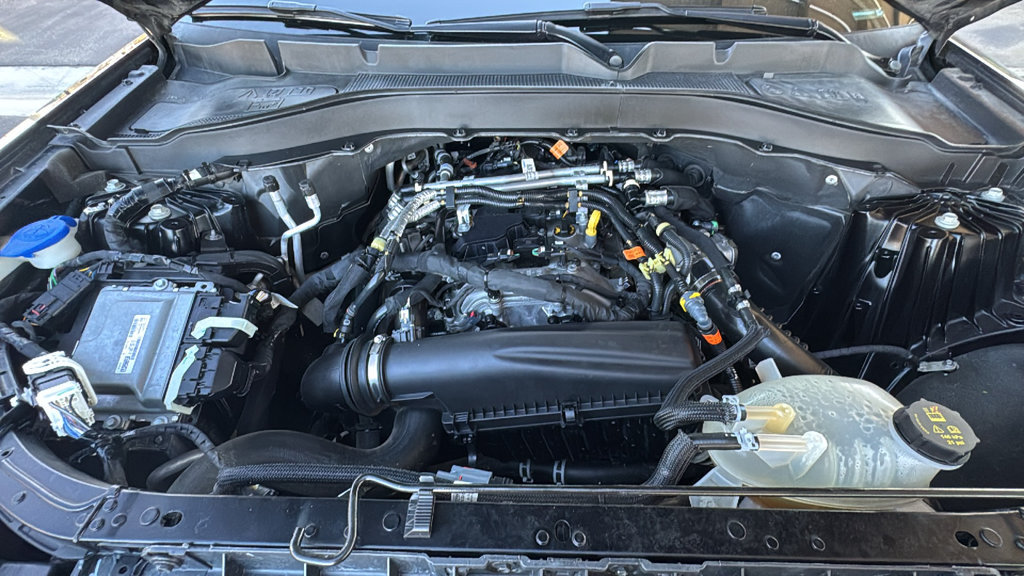 Used 2025 Ford Explorer Active RWD image 26