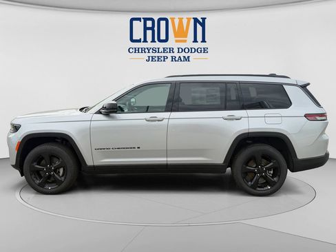 New 2026 Jeep Grand Cherokee L Limited w/ Limited Altitude Package AWD/4WD image 6