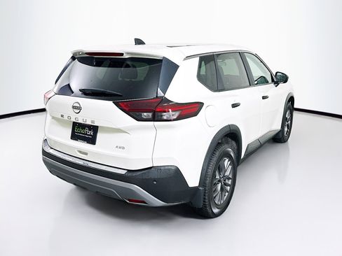 Used 2023 Nissan Rogue S AWD/4WD image 9