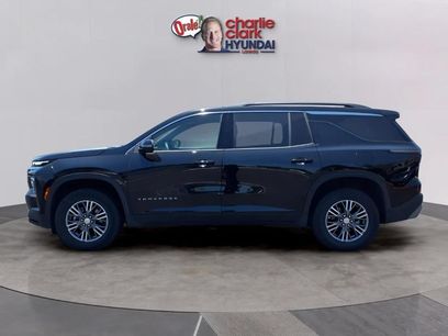 Used 2025 Chevrolet Traverse LT