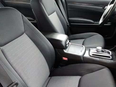 Used 2018 Chrysler 300 Touring w/ Driver Convenience Group RWD image 11