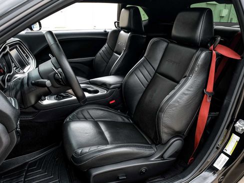 Used 2016 Dodge Challenger SRT Hellcat RWD image 28